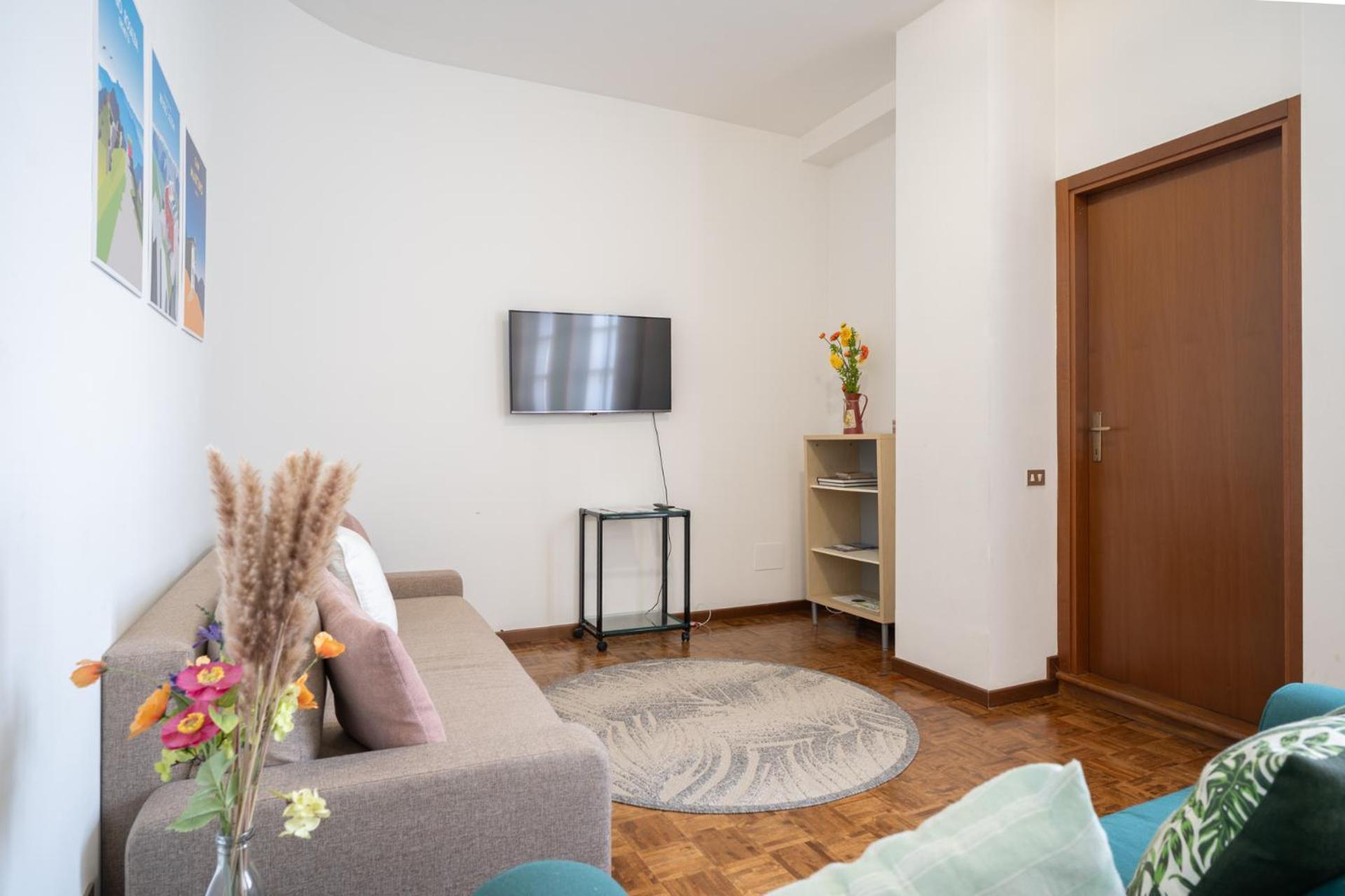 Large Family Apartment In A Fresh Area Of Lecco Buitenkant foto